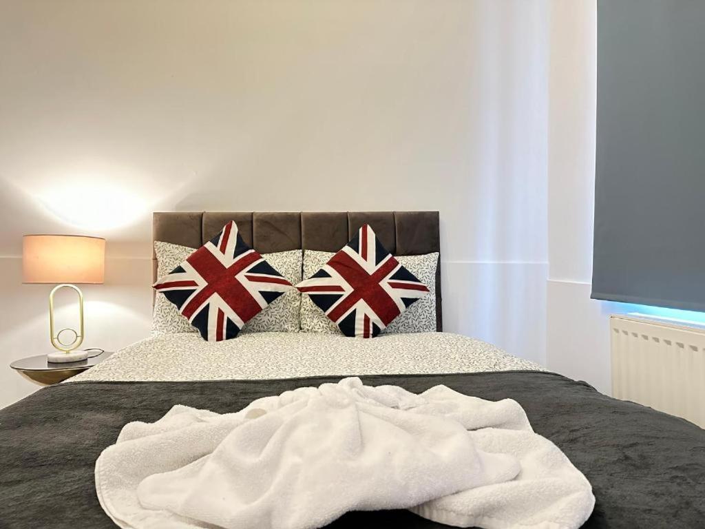 Appartamento Three Bedroom Beautiful Londra